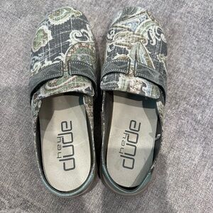 Hey Dude paisley mule.  Women’s Size 11